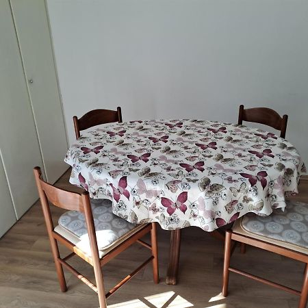 Yulia Apartman Pula Exteriör bild