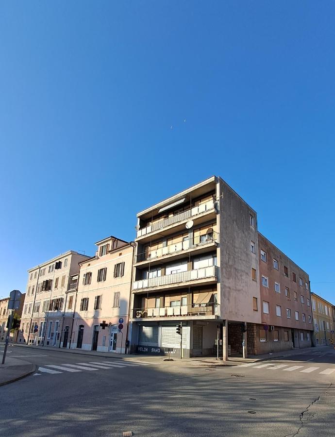 Yulia Apartman Pula Exteriör bild
