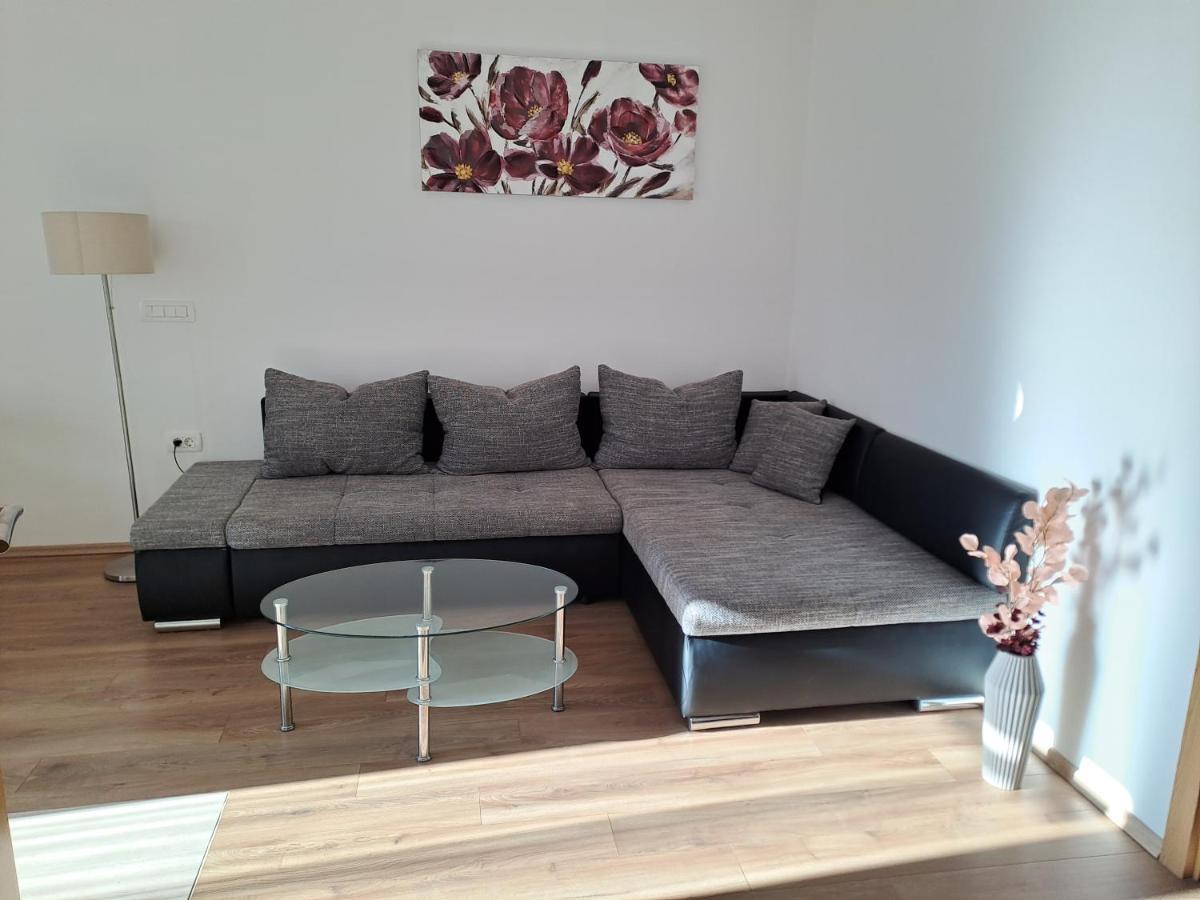 Yulia Apartman Pula Exteriör bild