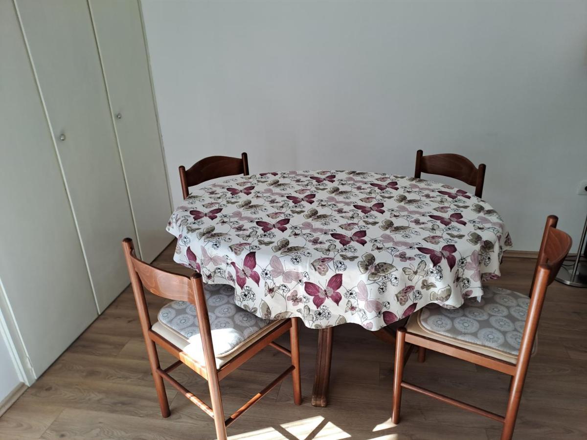 Yulia Apartman Pula Exteriör bild