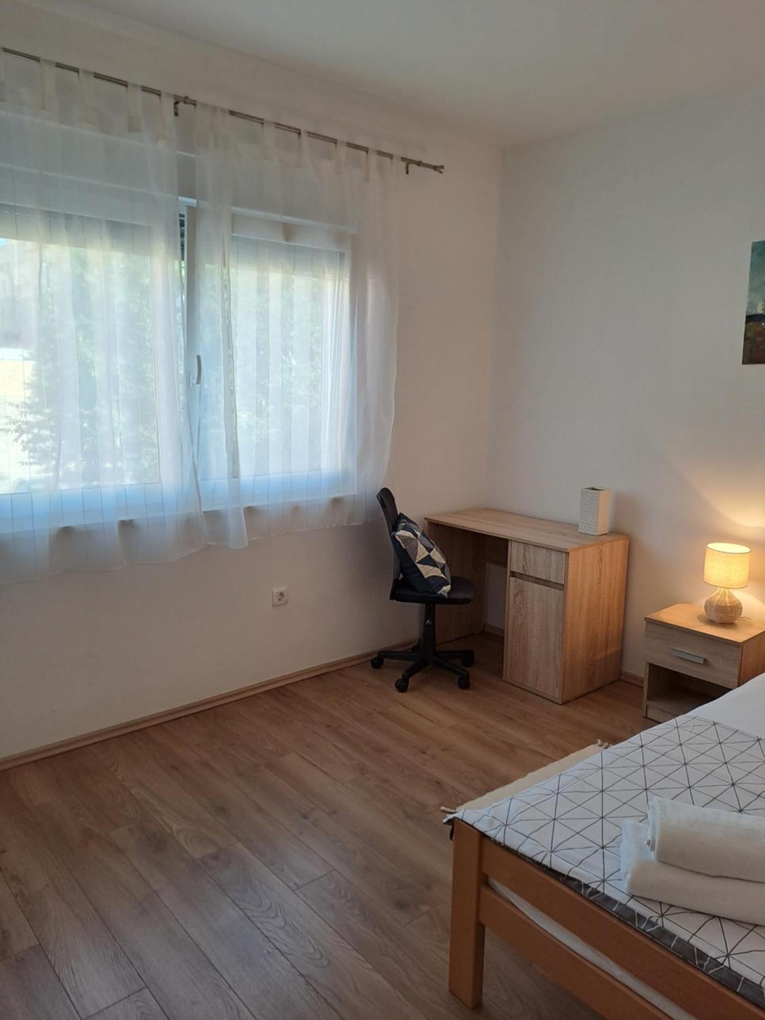 Yulia Apartman Pula Exteriör bild