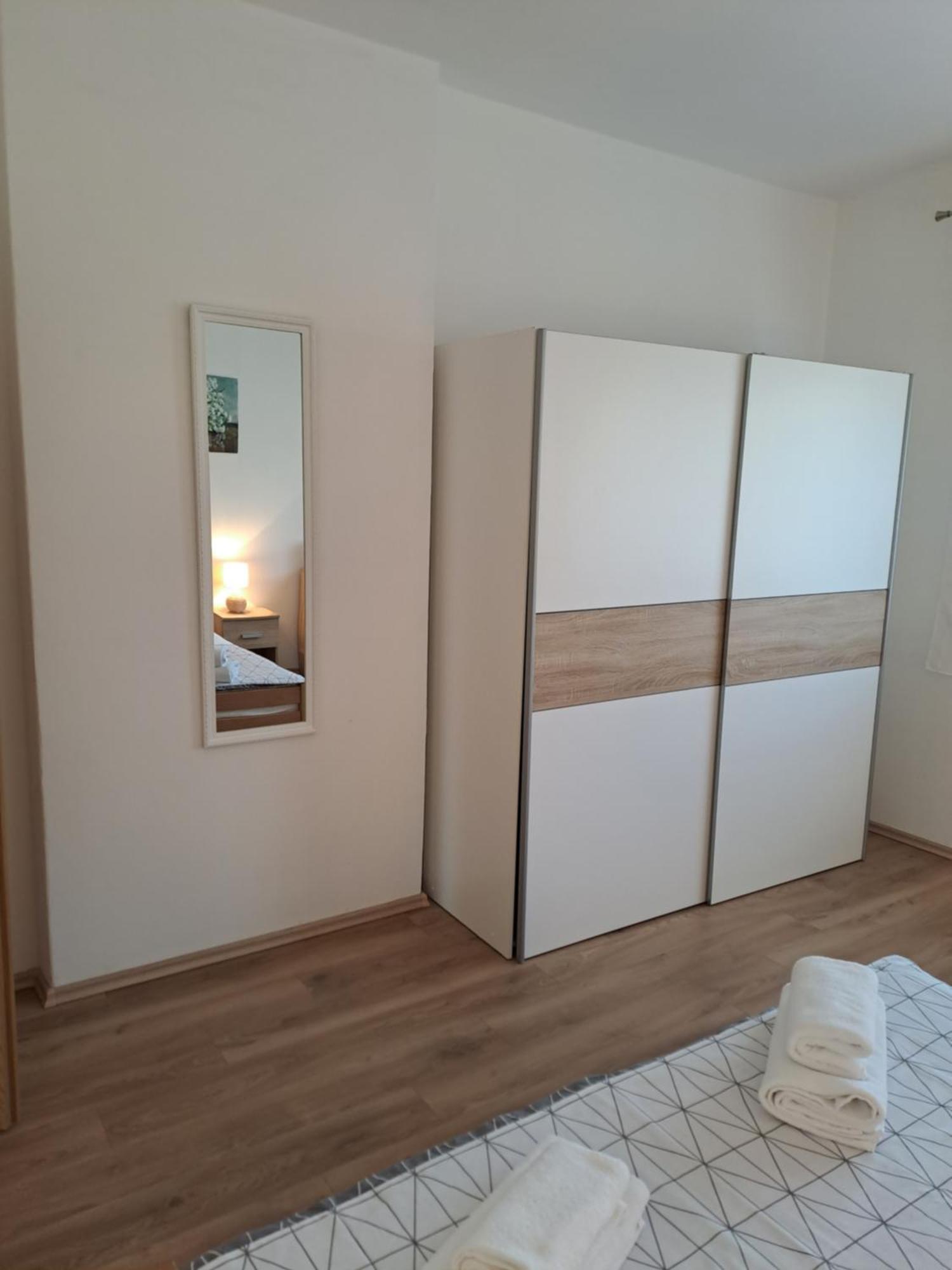 Yulia Apartman Pula Exteriör bild
